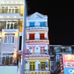 Hue by night